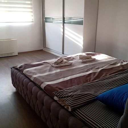 Central Lux Apartment Скопие Екстериор снимка